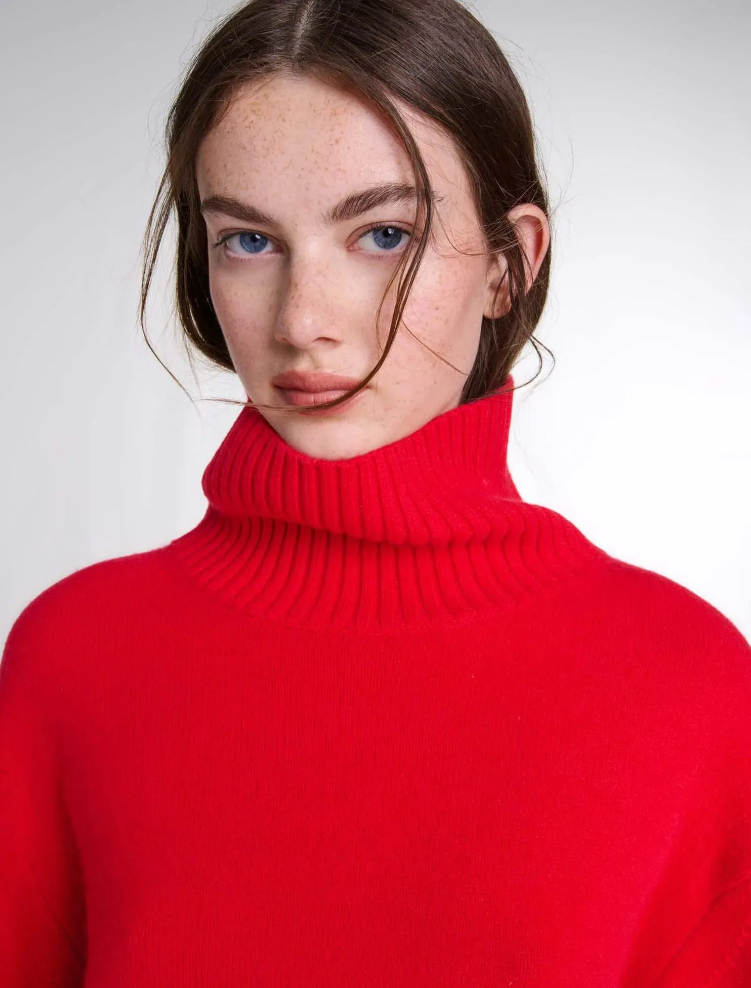 High-neck cashmere jumper