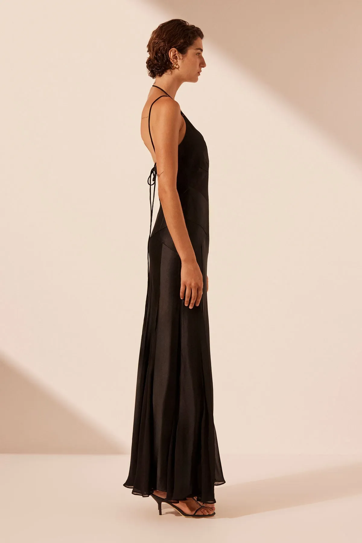 MORAYA PLUNGED GODET MAXI DRESS - BLACK