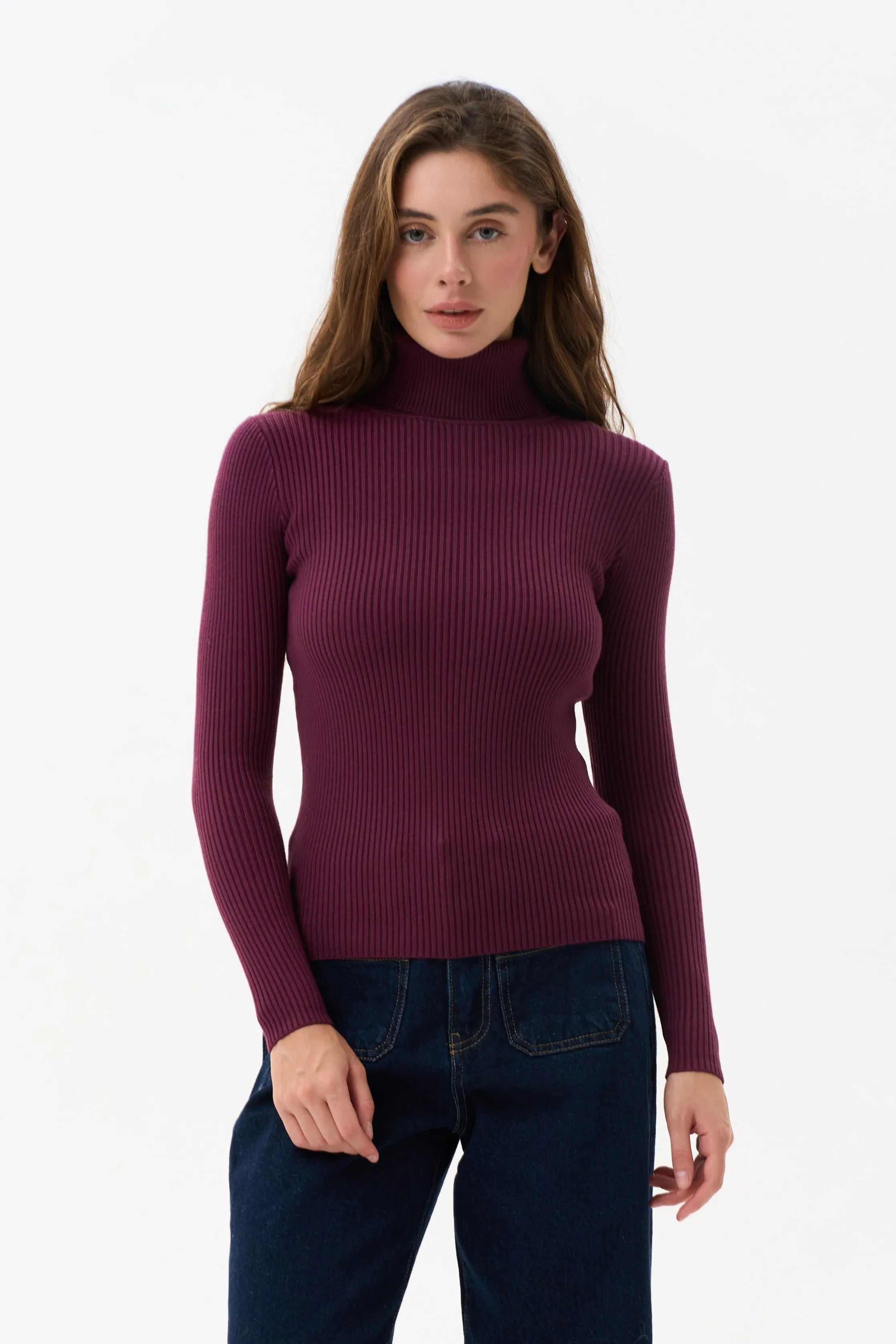 Ribbed turtleneck sweater in color red